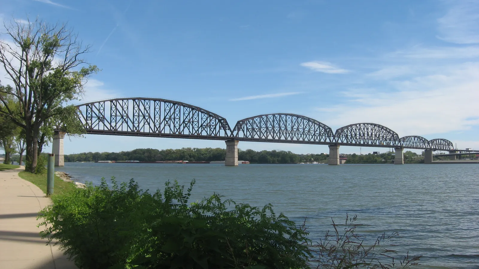 The Big Four pedestrian bridge spanning the Ohio River between Louisville, Kentucky, and Jeffersonville, Indiana, on a clear day